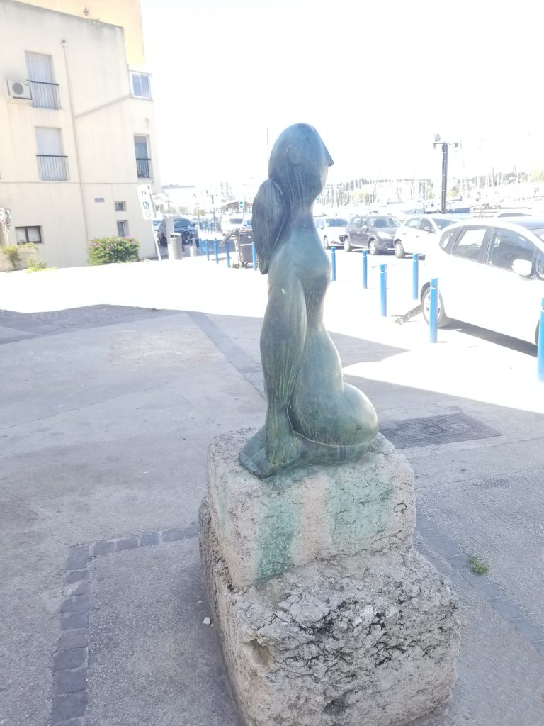 Jeune fille, Martigues, avril 2024.