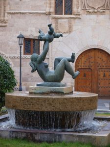 Baltasar Lobo, Madre y Niño, bronze, 1980 sur la plaza de los Momos à Zamora devant le tribunal provincial, février 2012, Antramir, CC by-sa 3.0. https://commons.wikimedia.org/wiki/File:Baltasar_Lobo,_Madre_e_Hijo,Bronce(1980)_20120224.jpg